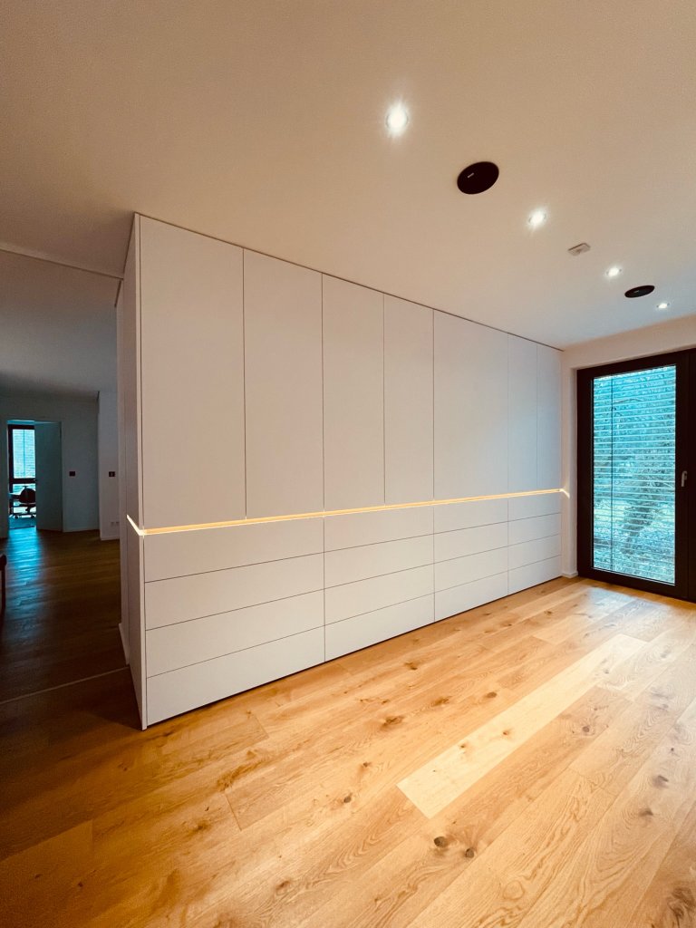 Einbauschrank nach Maß aus Massivholz – Cornelius Holzarbeiten